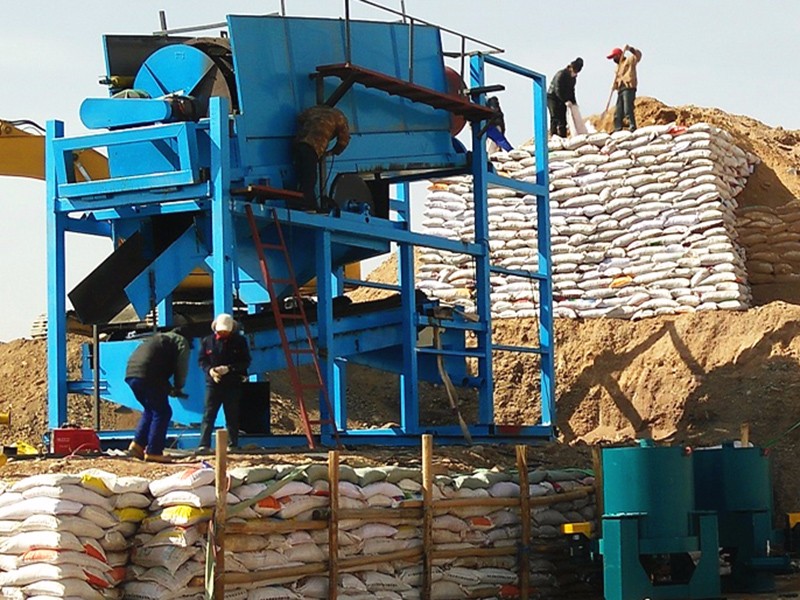 滾筒篩選金淘金機械設(shè)備安裝完成